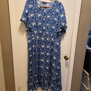 BloomChic Navy and White Floral Maxi Dress